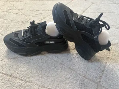 Zapatillas negras Steve Madden Possession talla 8 - miniatura 1