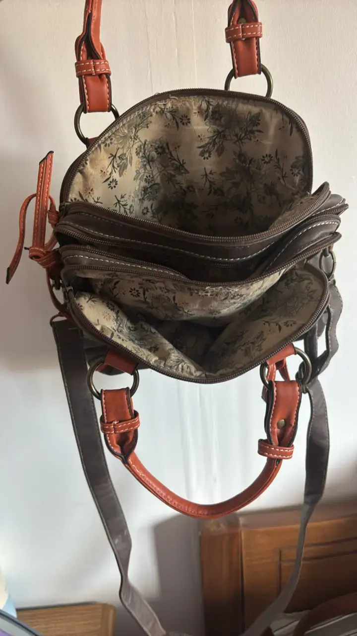 Bolso de cuero marrón con detalles naranjas - 2