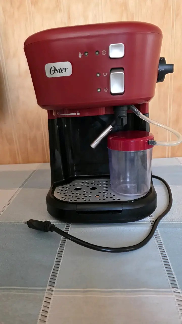 Cafetera Oster PrimaLatte - 1