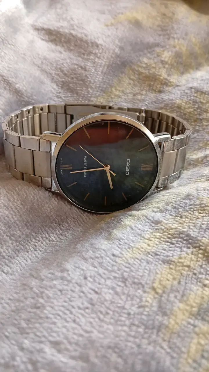 Reloj Casio de acero inoxidable resistente al agua - 1