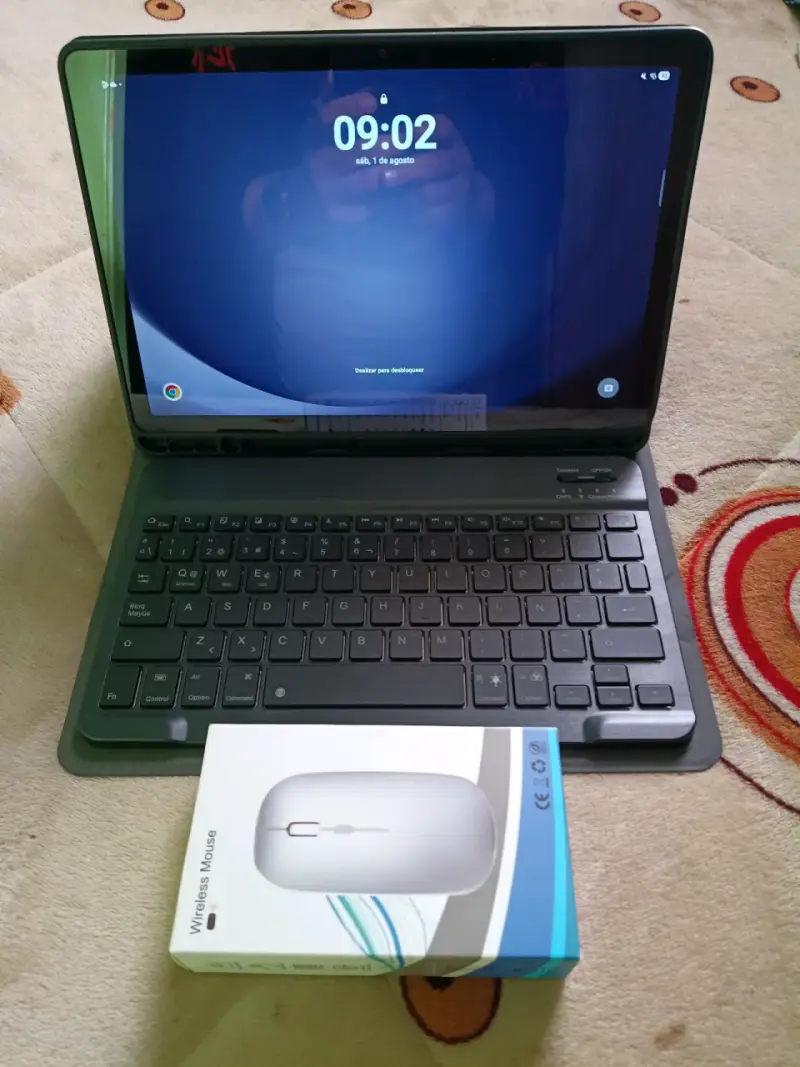 Tablet Samsung con teclado y mouse inalámbrico - 1
