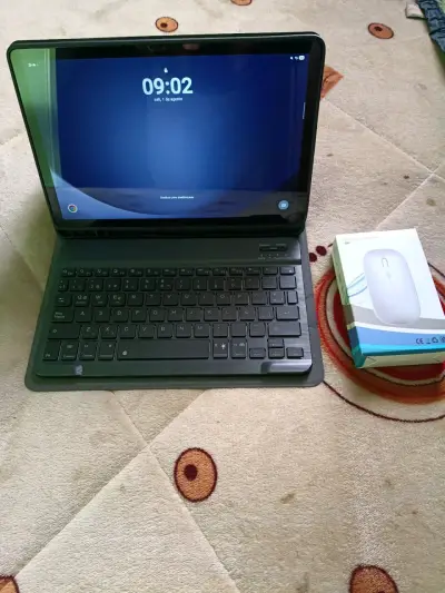 Tablet Samsung con teclado y mouse inalámbrico - miniatura 2