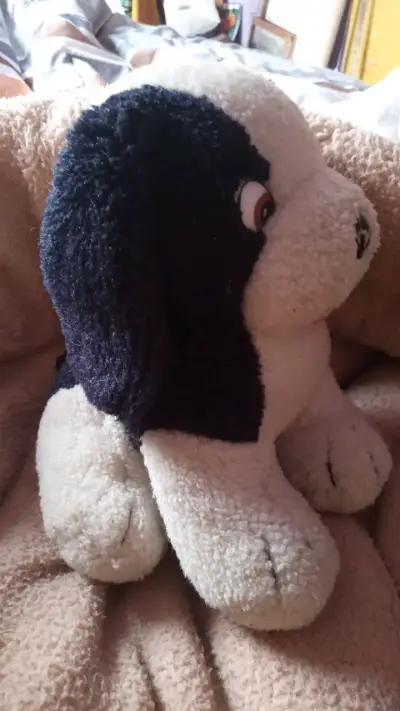 Peluche de perro blanco y negro suave - miniatura 2