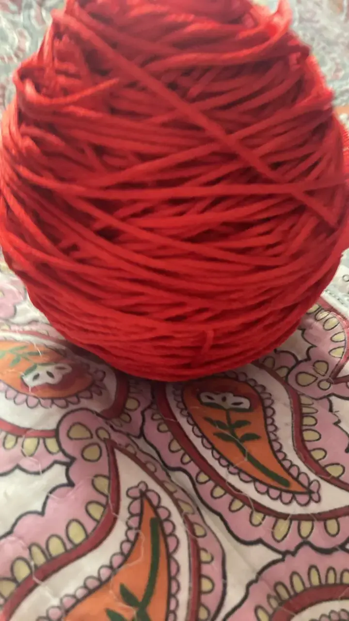 Ovillo de hilo rojo para pulseras - 4