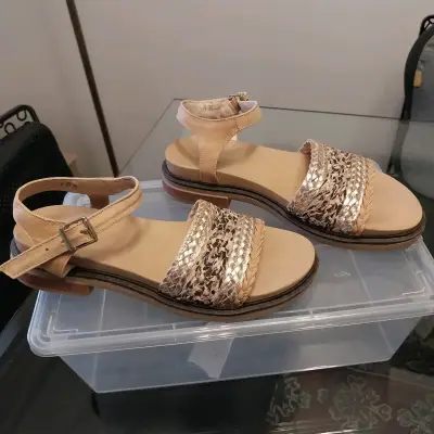 Botas negras de cuero con forro de lana - miniatura 3