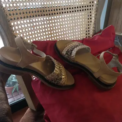 Botas negras de cuero con forro de lana - miniatura 5
