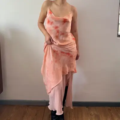 Vestido largo coral para mujer - miniatura 1