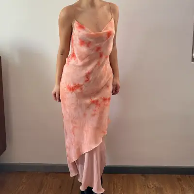 Vestido largo coral para mujer - miniatura 3