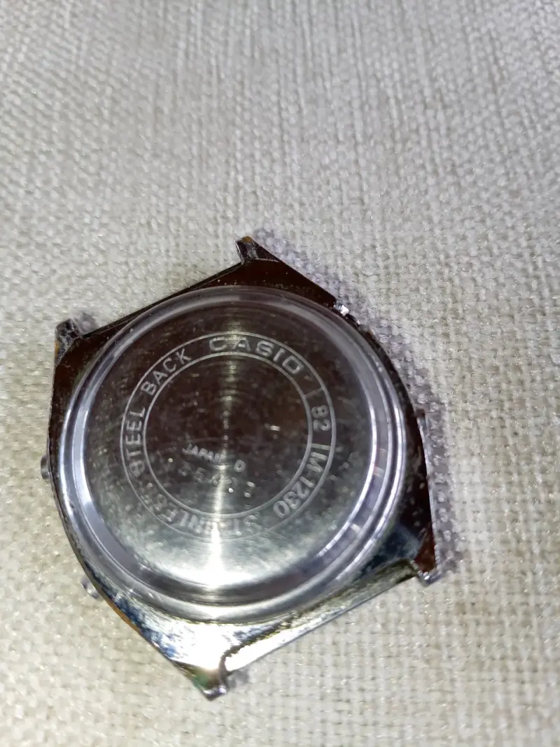 Reloj digital Casio vintage con alarma - 1