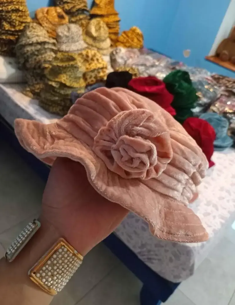 Sombreros de terciopelo en varios colores - 2