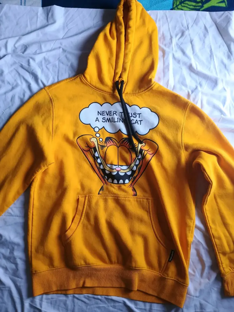 Polerón amarillo Garfield con capucha. - 1