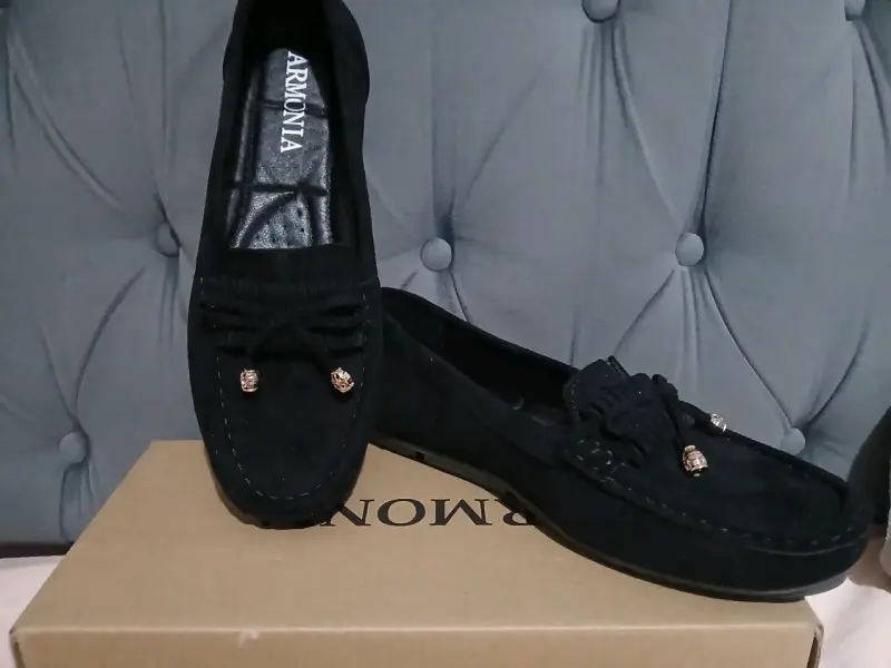 Mocasines negros Armonia con detalles dorados - 3