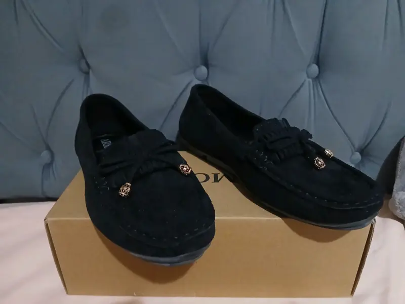 Mocasines negros Armonia con detalles dorados - 4