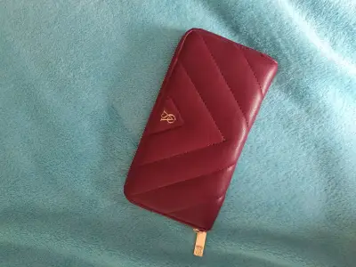 Billetera roja Victoria's Secret - miniatura 1