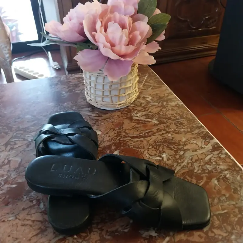 Sandalias negras de cuero Luau Shoes - 1