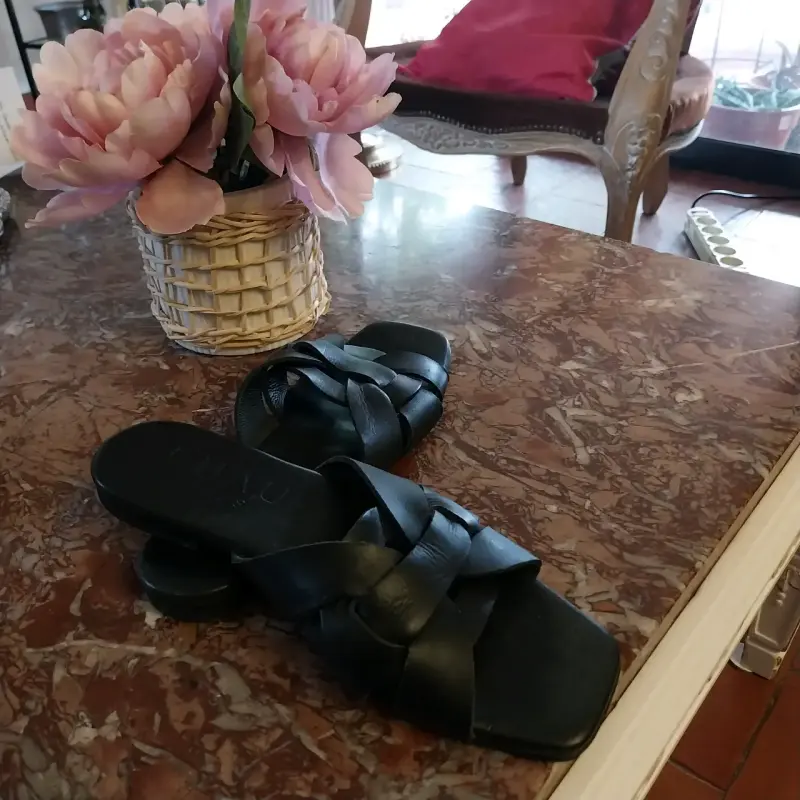 Sandalias negras de cuero Luau Shoes - 2
