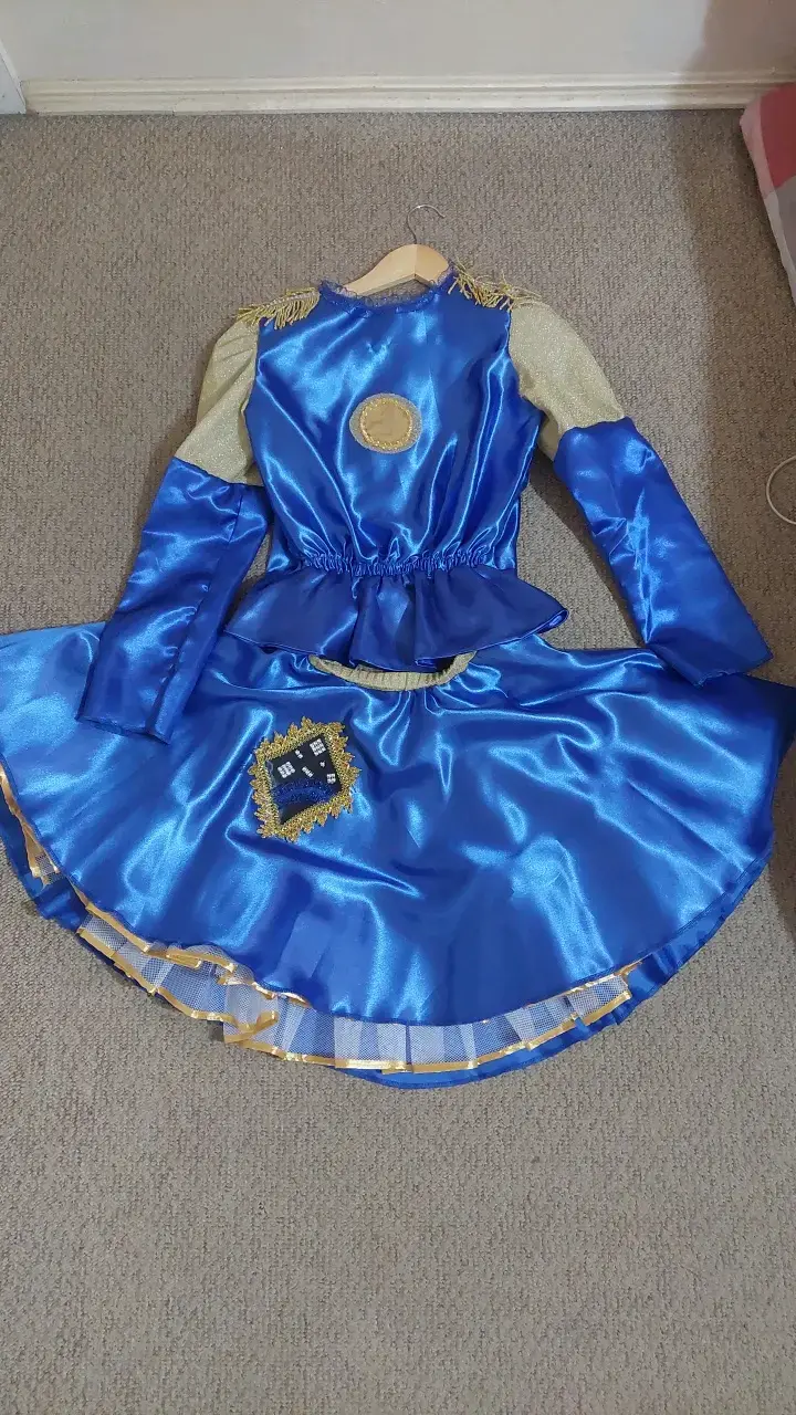 Traje azul con detalles dorados para bailes - 1