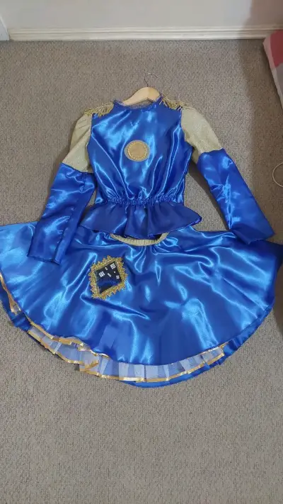 Traje azul con detalles dorados para bailes - miniatura 1