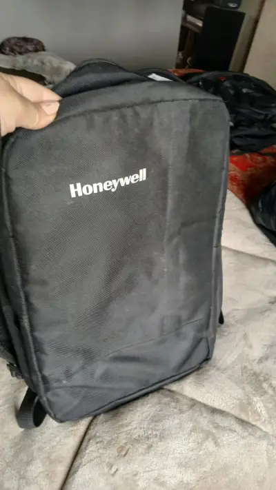 Mochila negra Honeywell con múltiples compartimentos - miniatura 1