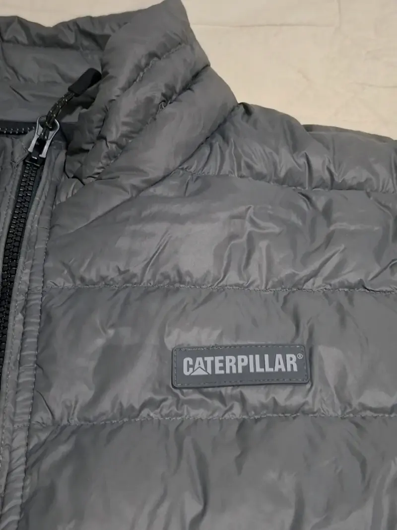 Chaqueta acolchada pluma liviana gris CAT hombre - 2