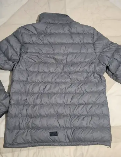 Chaqueta acolchada pluma liviana gris CAT  hombre - miniatura 6