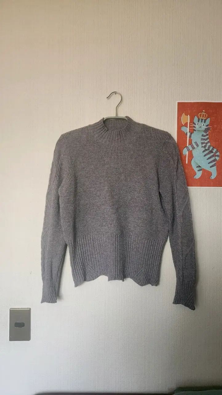 Suéter gris mujer