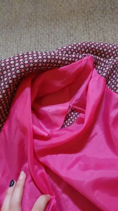 Abrigo rosa con botones decorativos - miniatura 4