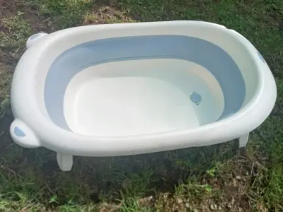 Tina de baño plegable para bebé - miniatura 1