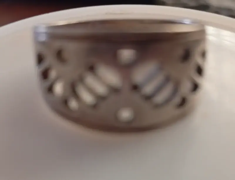 Anillo de plata con diseño calado - 2