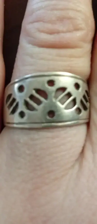 Anillo de plata con diseño calado - miniatura 3