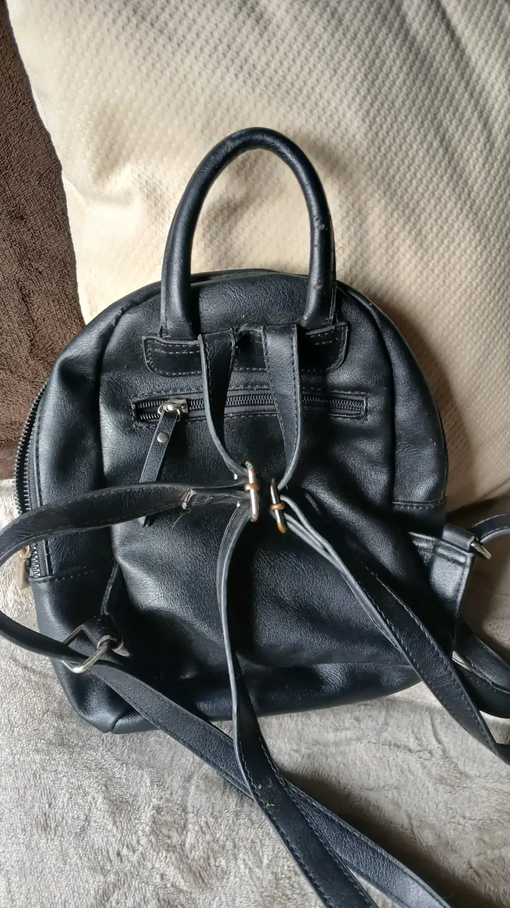 Mochila negra de cuero Secret - 2