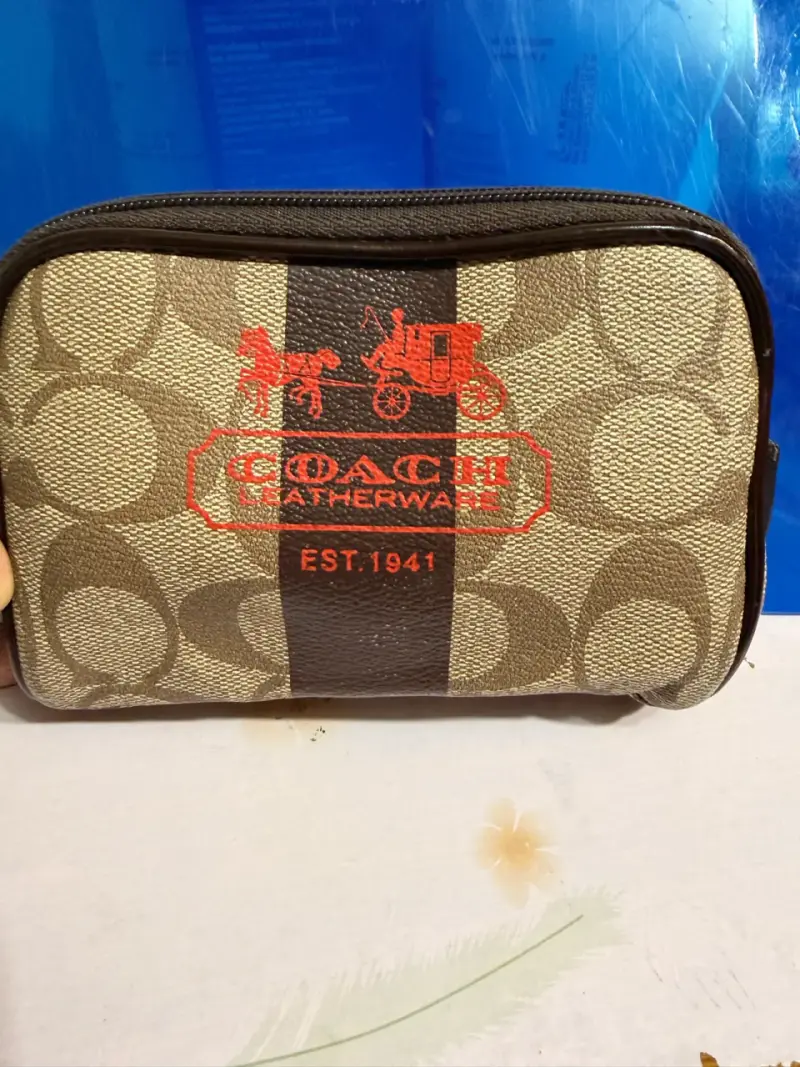 Neceser Coach de tela con diseño clásico - 1