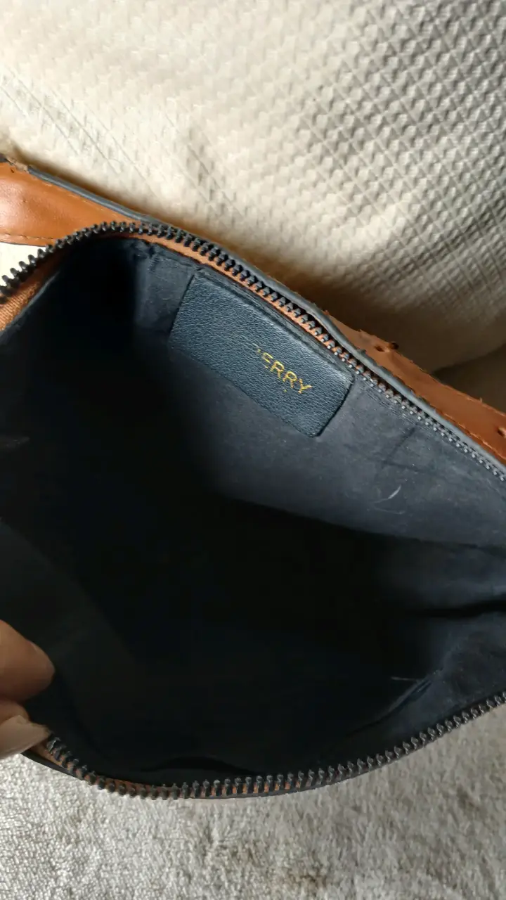 Bolso de mano estilo Burberry con diseño clásico - 2