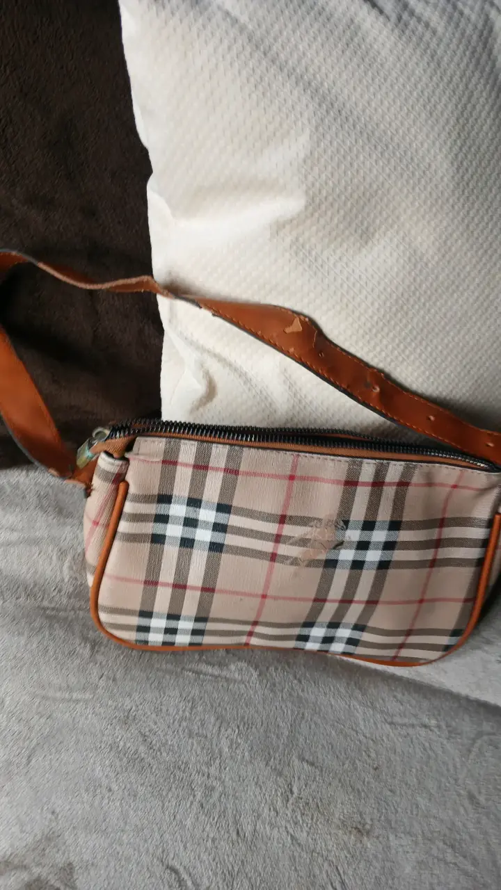 Bolso de mano estilo Burberry con diseño clásico - 3