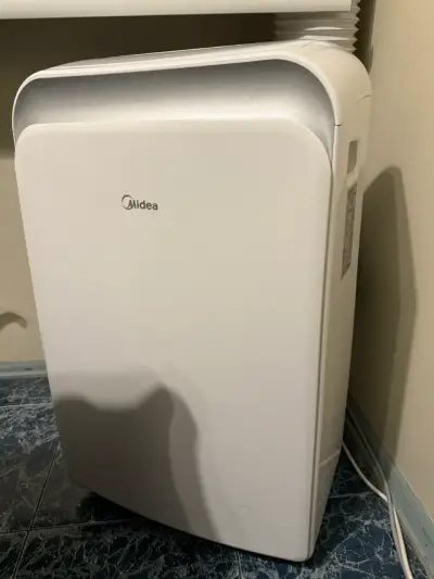 Aire acondicionado portátil Midea blanco 12 mil bt - miniatura 1