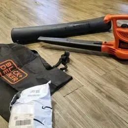 Soplador de hojas Black+Decker con bolsa recolectora - 1