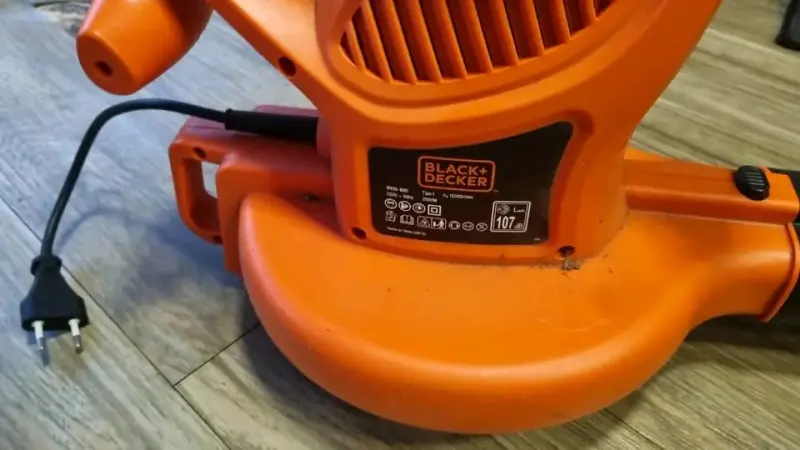 Soplador de hojas Black+Decker con bolsa recolectora - 2