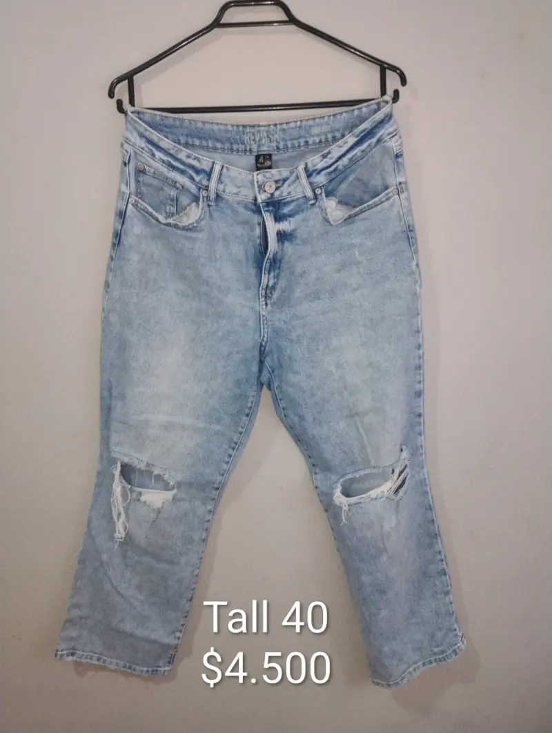 Jeans de mezclilla azul claro con roturas talla 40 - 1