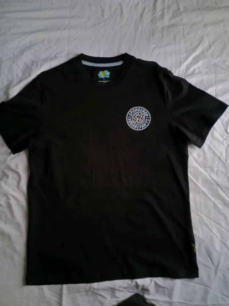 Polera negra Bob Esponja. Talla M. Holly Concept. - 2