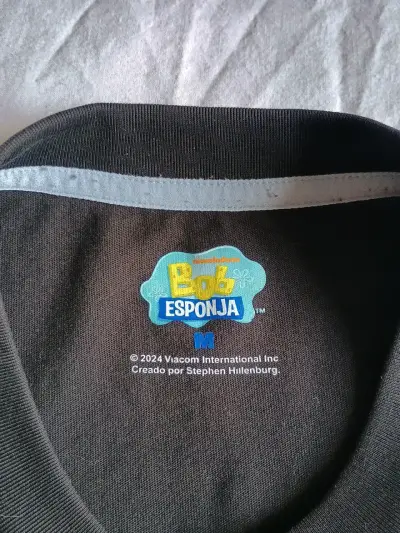 Polera negra Bob Esponja. Talla M. Holly Concept. - miniatura 3