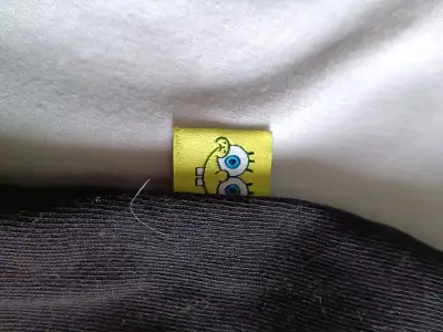 Polera negra Bob Esponja. Talla M. Holly Concept. - miniatura 4