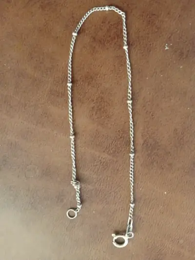 Pulsera fina de plata con diseño elegante - miniatura 1