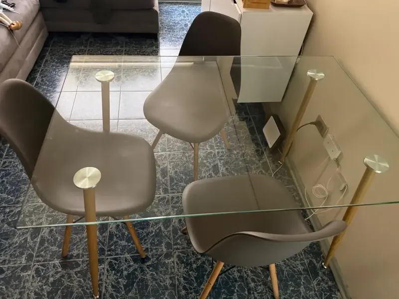 Juego de comedor moderno con mesa de vidrio y sillas - 5
