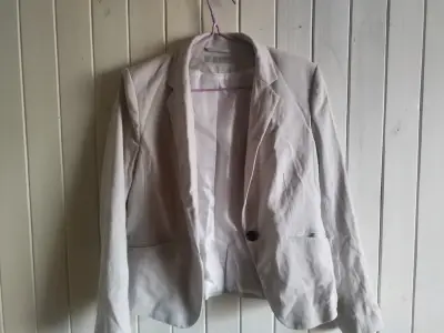 Blazer blco invierno para mujer H&M en buen estado - miniatura 1