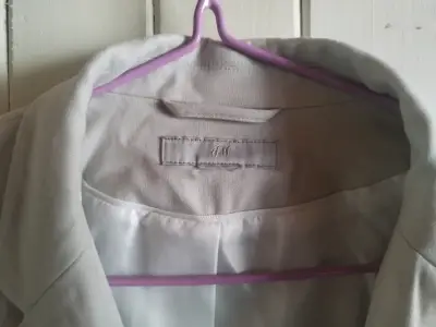 Blazer blco invierno para mujer H&M en buen estado - miniatura 2