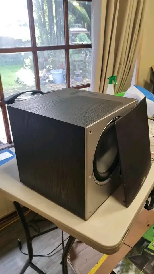 Subwoofer Polk Audio PSW10E con Control de Volumen - 3