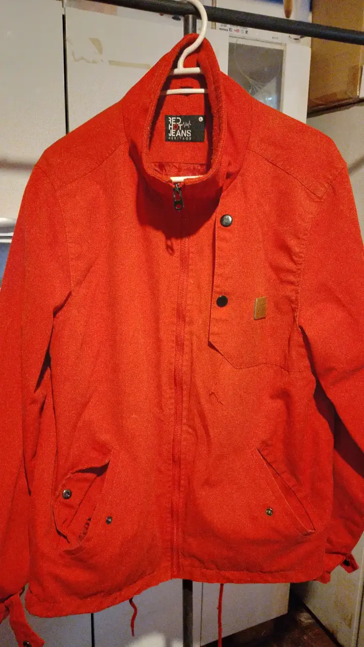 Chaqueta roja Red Hot Jeans estilo casual - 1
