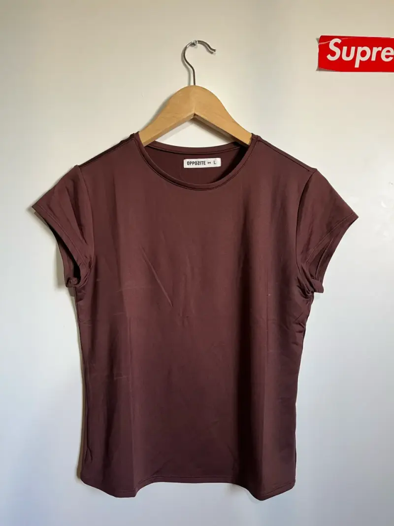 polera café oscuro - 1