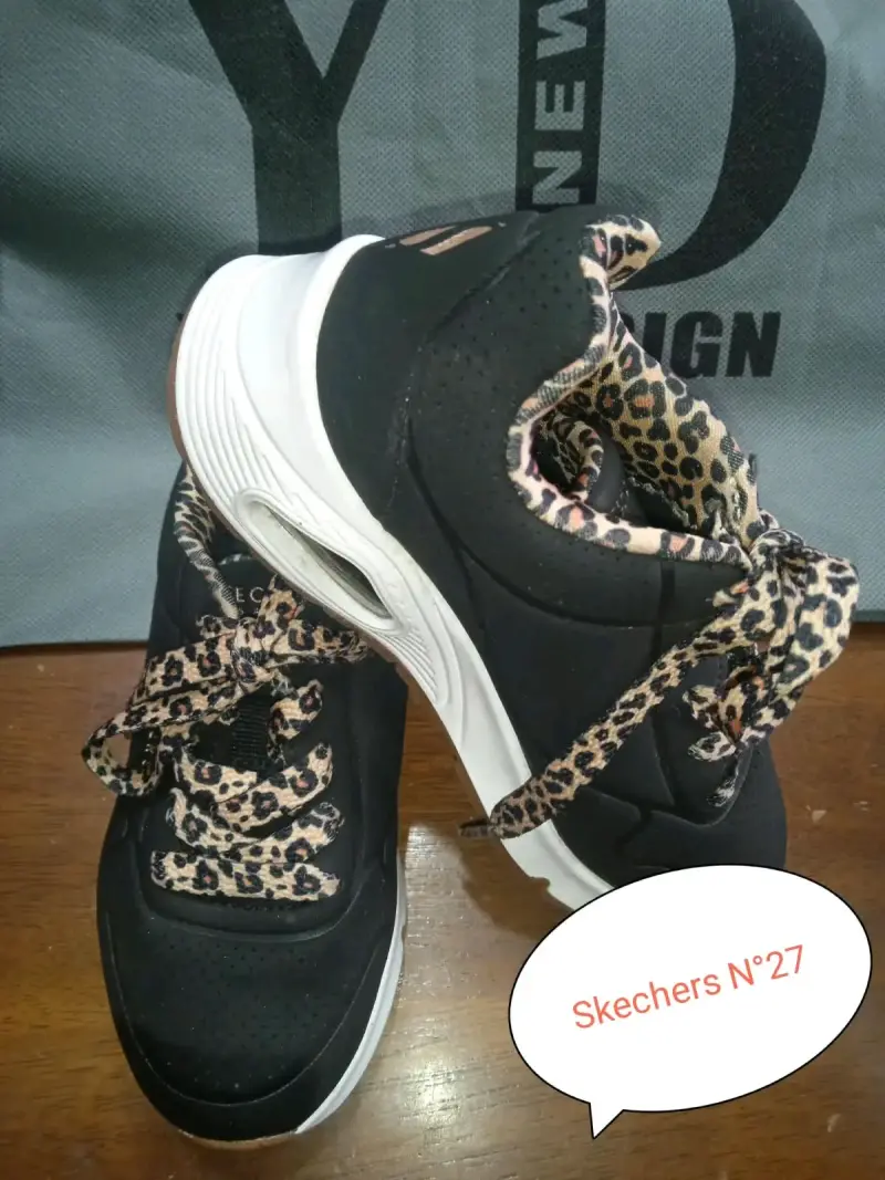 Zapatillas negras con diseño leopardo Skechers - 2