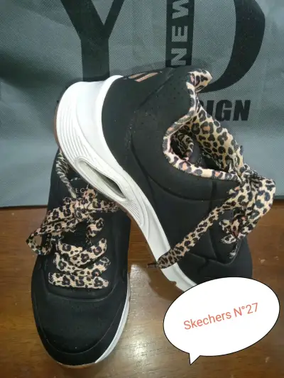 Zapatillas negras con diseño leopardo Skechers - miniatura 2